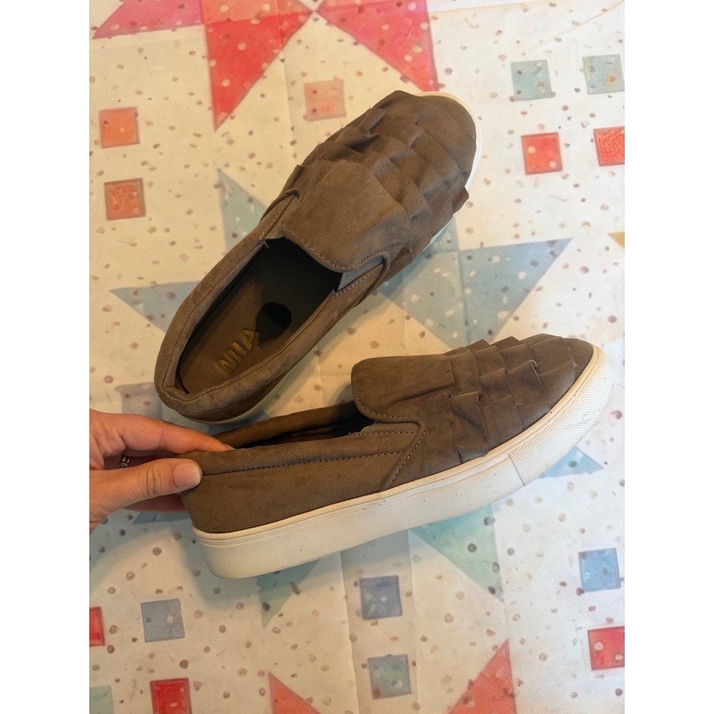 MIA Women 7.5 Olive Taupe Pleated Ruffle Slip On Platform Sneakers Shoes
